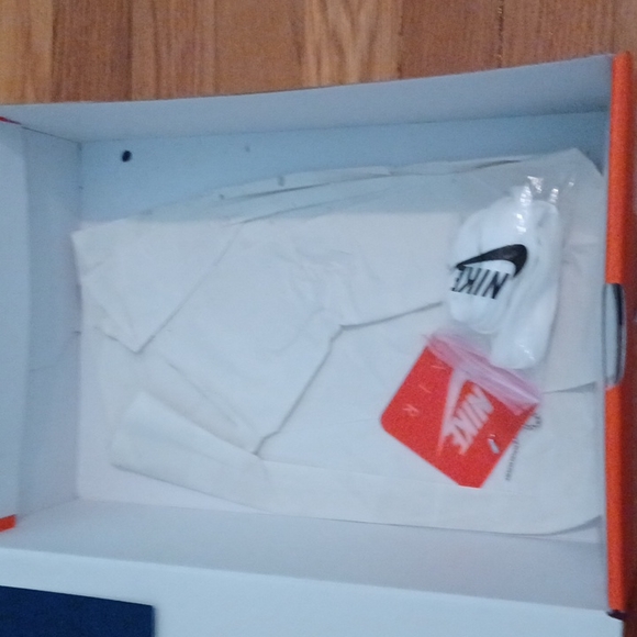 Athletic_Shoes